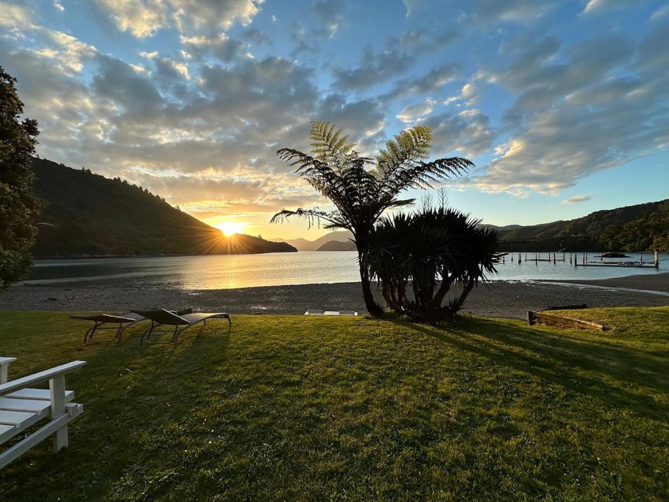 The Portage Resort Bagian luar foto